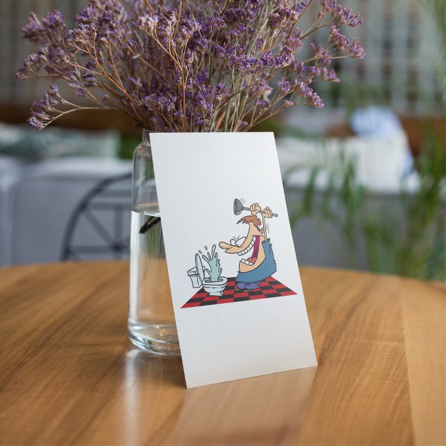 Funny plumber som tar bort blockering av ett toale inbjudningar (Skapare uppladdad)