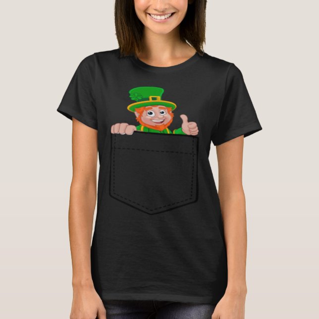 Funny Pocket Leprechaun St. Patrick's Day Lucky Gi T Shirt (Framsida)