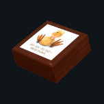 Funny presentruta med Lycklig Anka - Anpassningsba Minnesask<br><div class="desc">Lusna presentfält med Gult Anka Lycklig Wink Smile Tecknad Teckning och Text - Välj / lägg till din unika text / teckensnitt / Färg - Gör din Speciella presentruta - Ändra storlek och flytta eller ta bort och lägg till inslag / bild med Anpassning verktyg ! - Teckning och MJÖLKS...</div>