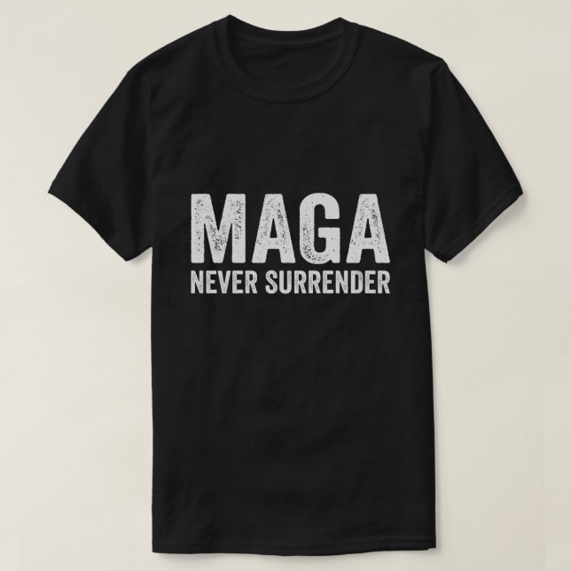 FUNNY President Trump MAGA överlämnar aldrig USA T Shirt (Design framsida)