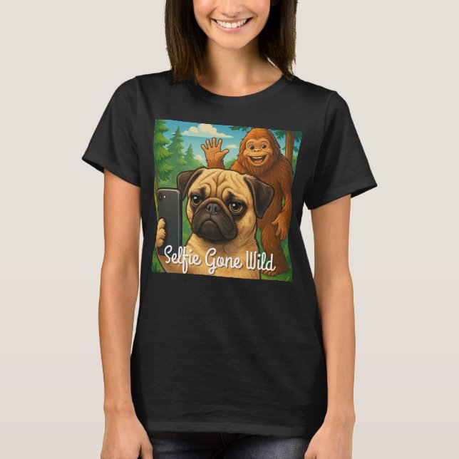 Funny Pug Bigfoot Shirt - Selfie Borta Vild T (Framsida)