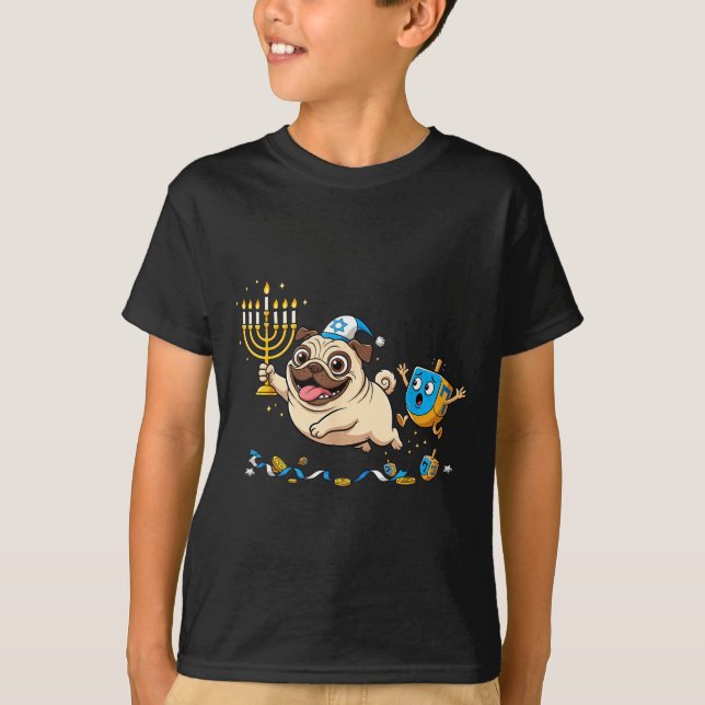 Funny Pug Dreidel Menorah Hanukkah Kids Womens Men T Shirt (Framsida)