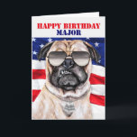 Funny Pug Hund Milit Major Birthday Card Kort<br><div class="desc">Har du en militärmajor som fyller år? Det här är perfektens kort för att få ut åtminstone en smitare ur dem med den roliga hund på framsidan tillsammans med stars och stripes.</div>