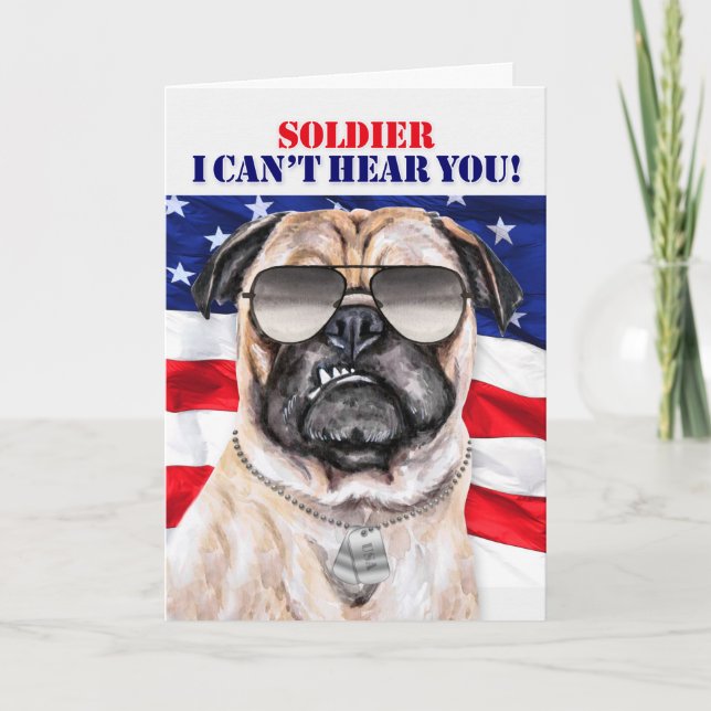 Funny Pug Hund och Flagga militärfödelsedag Kort (Framsida)