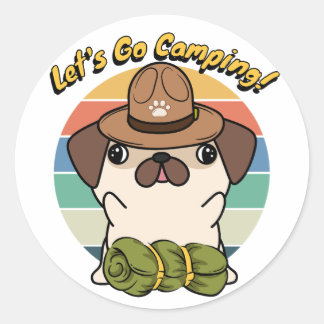 Funny Pug hund vill gå och campa Runt Klistermärke