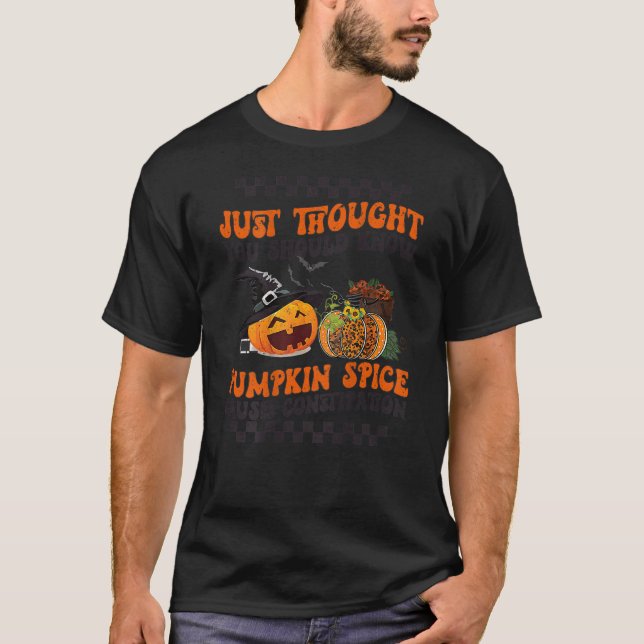 FUNNY PUMPKIN SPICE ORSAKAR KONSTIPATION Fall Hall T Shirt (Framsida)