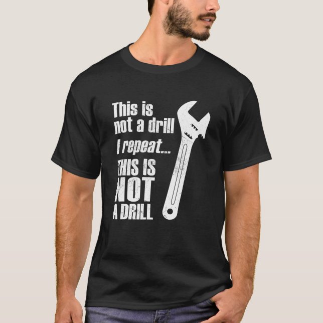 Funny Pun Det här är INTE en Handyman-Wrench T Shirt (Framsida)