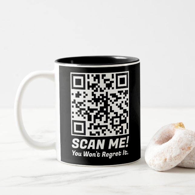 Funny QR Scan Me! Funny Regret Joke  Två-Tonad Mugg (Med munk)