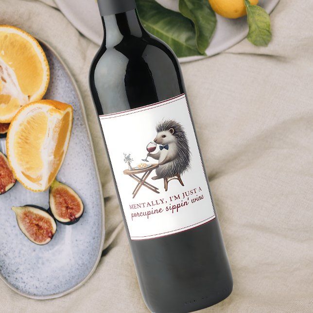 Funny Quirky Cute Porcupine Bowtie Unik Vinflaska Etikett (Unique porcupine wine label adds charm and humor to your bottle. Ideal for wine enthusiasts!)