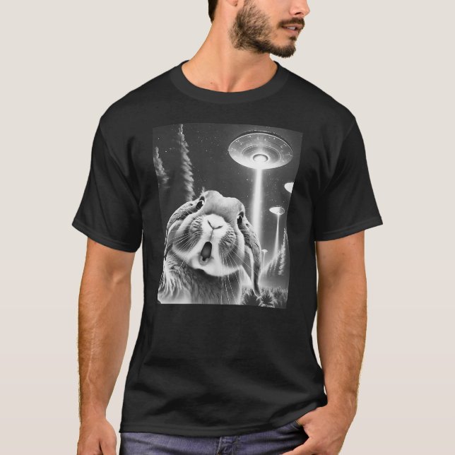 Funny Rabbit Alien UFO Taking a Selfie Animal Love T Shirt (Framsida)