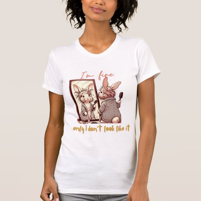 Funny rabbit in front of the mirror – Funny design T Shirt (Framsida)