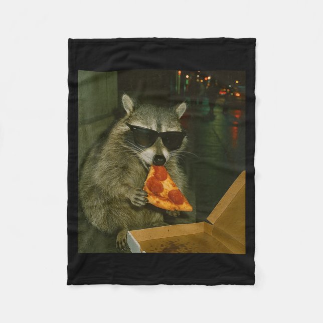 Funny Raccoon Eating Zza Animal Meme  Fleecefilt (Framsidan)