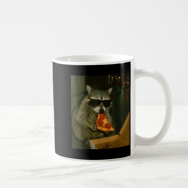 Funny Raccoon Eating Zza Animal Meme  Kaffemugg (Höger)