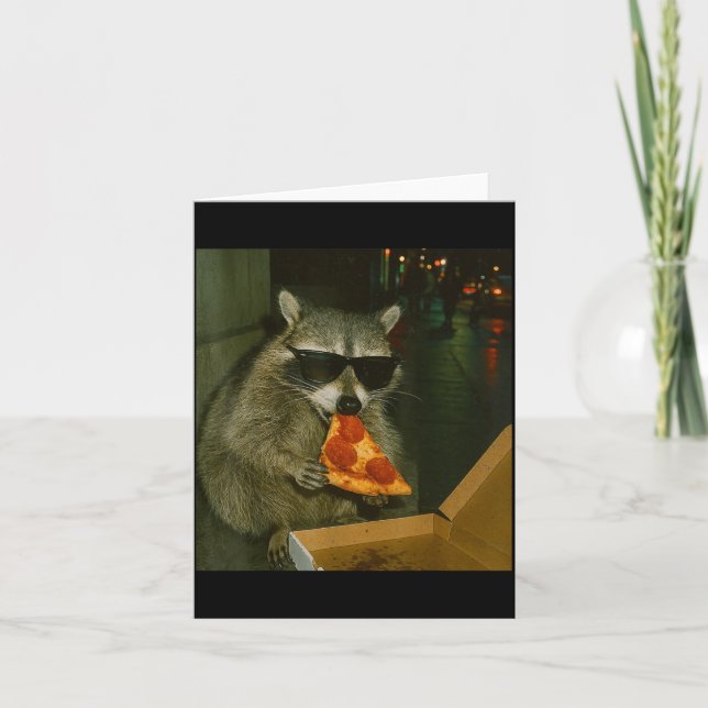 Funny Raccoon Eating Zza Animal Meme  Kort (Framsida)