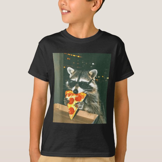 Funny Raccoon Eating Zza Animal Meme Men Women Kid T Shirt (Framsida)