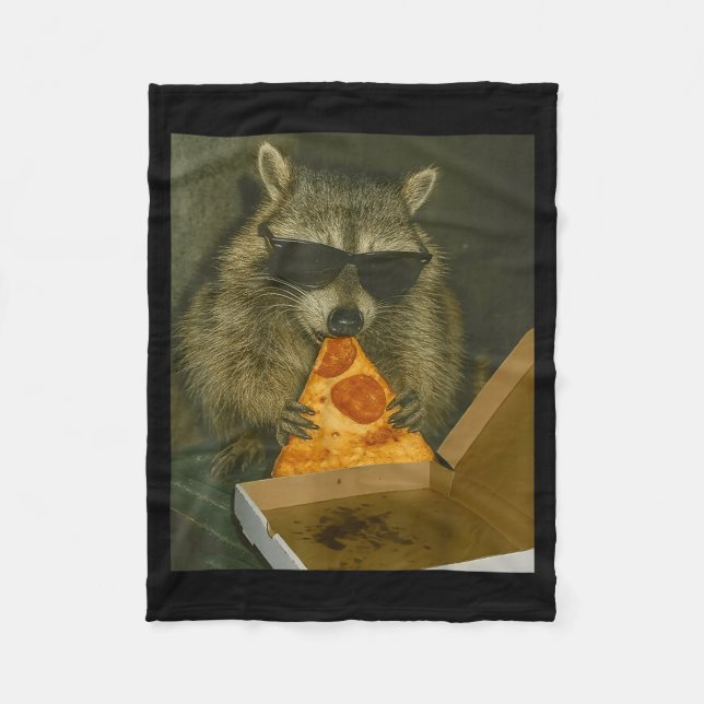 Funny Raccoon Eating Zza Animal Meme Raccoon  Fleecefilt (Framsidan)