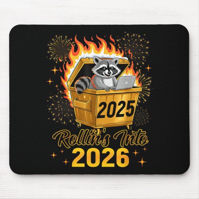 Funny Raccoon Rollin's Into 2026 New Year Matching Musmatta (Framsidan)