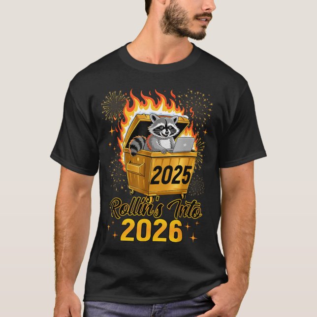 Funny Raccoon Rollin's Into 2026 New Year Matching T Shirt (Framsida)