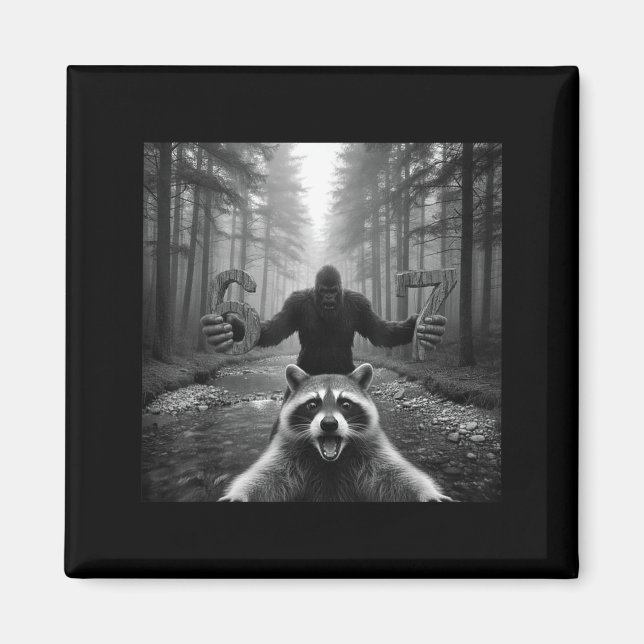 Funny Raccoon Selfie With Bigfoot 67 Six Seven Mem Magnet (Framsidan)