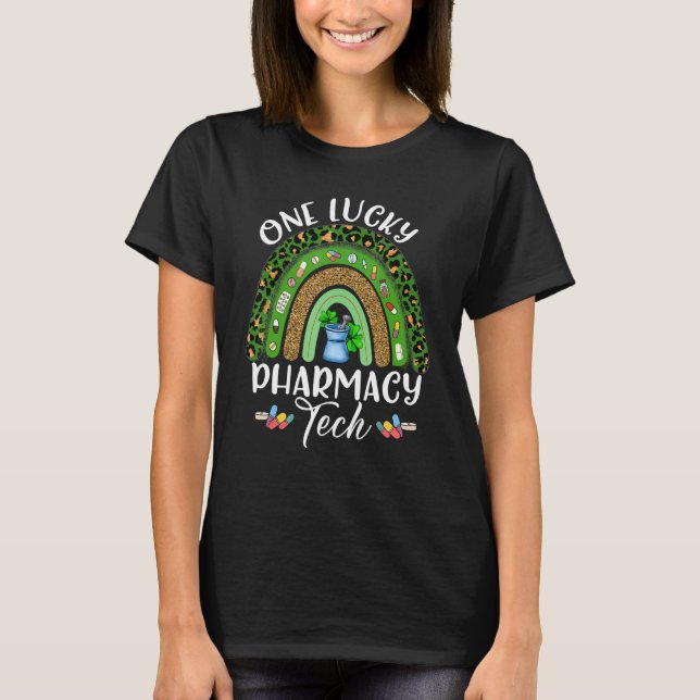 Funny Rainbow One Lucky Pharmacy Tech Patrick S T Shirt (Framsida)