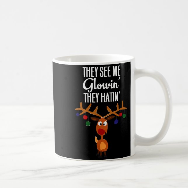 Funny Reindeer “they See Me Glowin’ They Hatin’” C Kaffemugg (Höger)