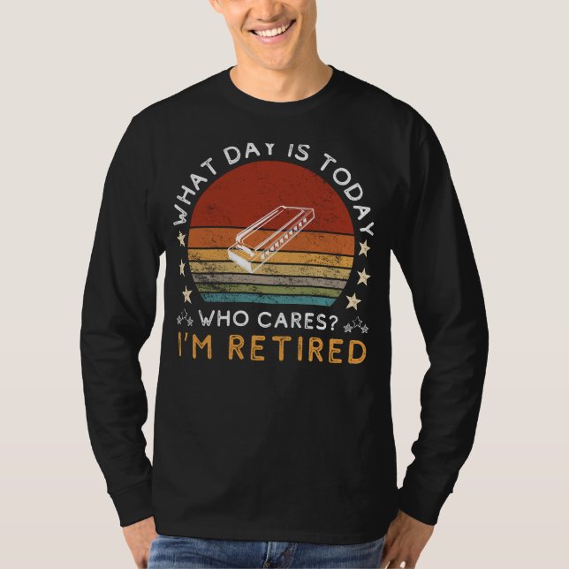 Funny Retired Harmonica Tee - Who Cares What Day I (Framsida)