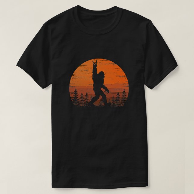 Funny Retro Bigfoot Sten Roll Shirt Forest Sasquat T Shirt (Design framsida)