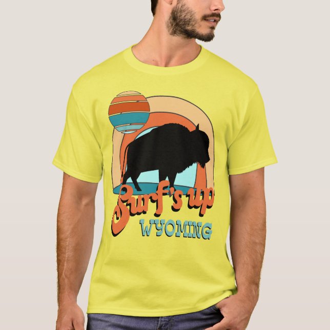 Funny retro surfs up surfing buffalo Wyoming T Shirt (Framsida)