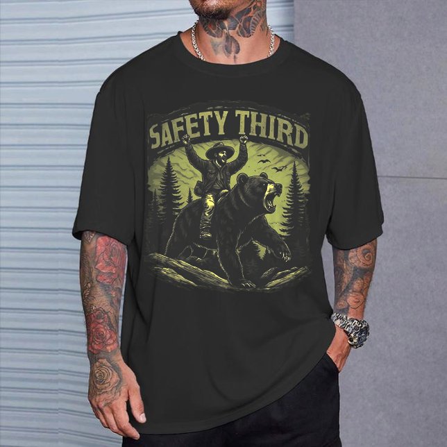 Funny "Safety Third" Shirt, Grizzly Bear & Cowboy  T Shirt (Skapare uppladdad)