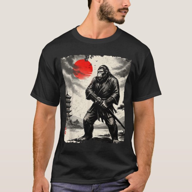 Funny Samurai Bigfoot Japanese Art Graphic Tee Ani (Framsida)