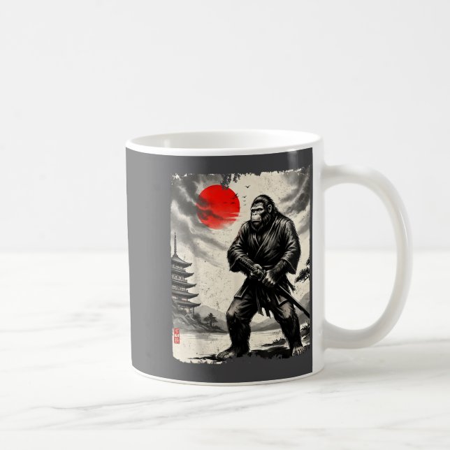 Funny Samurai Bigfoot Japanese Art Graphic Tee Ani Kaffemugg (Höger)