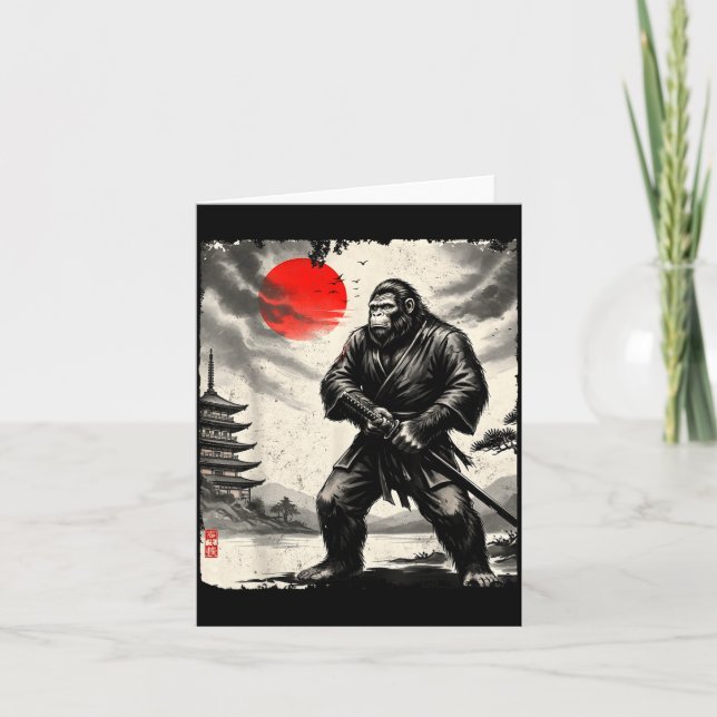 Funny Samurai Bigfoot Japanese Art Graphic Tee Ani Kort (Framsida)