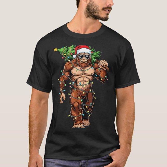 Funny Santa Bigfoot Christmas Tree Christmas Crypt T Shirt (Framsida)