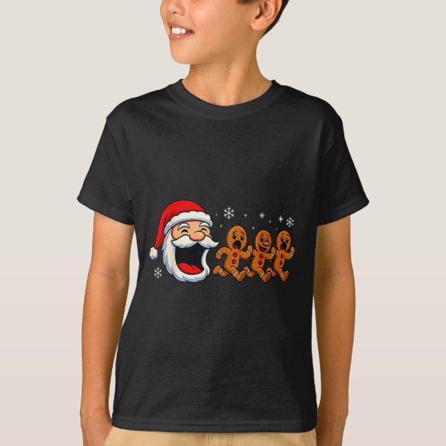 Funny Santa Chasing Gingerbread Christmas Cookie  T Shirt (Framsida)