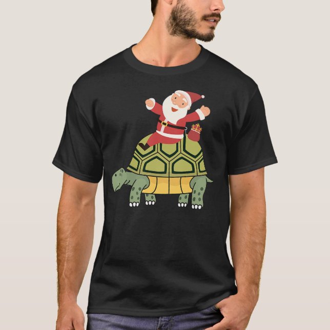 Funny Santa Claus Riding Tortoise Christmas Turtle T Shirt (Framsida)