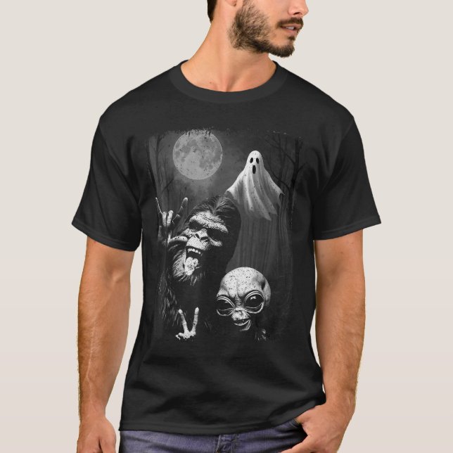 Funny Sasquatch &amp; Alien Rock On Hand Sign Ghos T Shirt (Framsida)