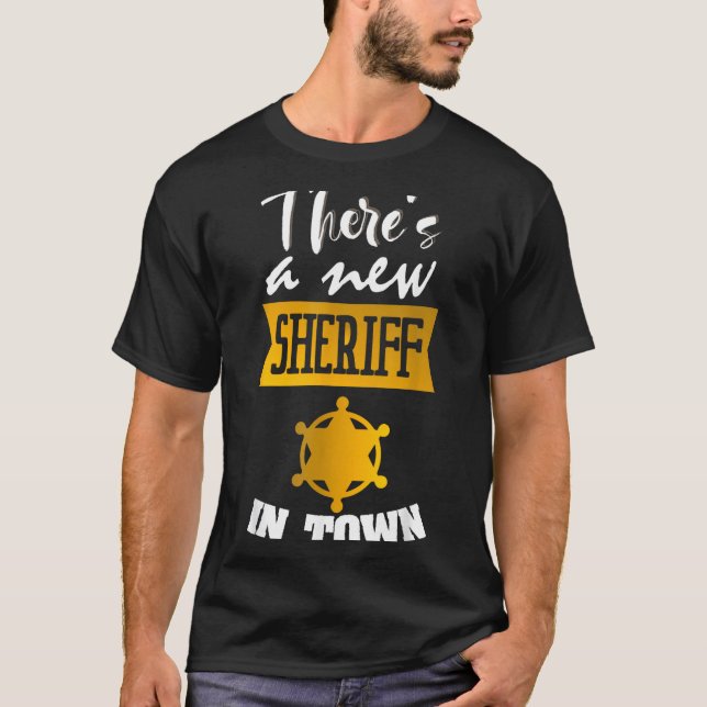 Funny Saying There's A New Sheriff In Town Deputy  T Shirt (Framsida)