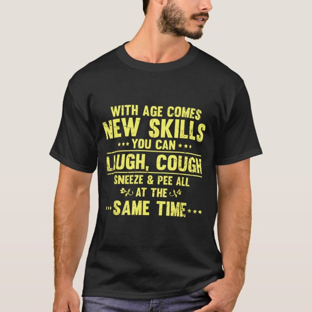 Funny Saying With Age Comes New Skills Sarcastic W T Shirt (Framsida)