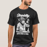 Funny Science Chimp T-Shirt - Lab Monkey Joke Tee<br><div class="desc">Skratta med superskojets schimpanstant! Med ett labbs jackande apa som inspekterar en bägare med citatet "Stupiditet,  låt oss bota oss". Lustigt perfekt för nördar,  kemister,  vetenskapen fläkt och sarkastiskt djur älskare.</div>