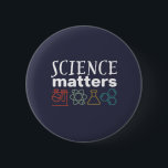 Funny Science Matters Geek och Nerd Scientist<br><div class="desc">Vetenskapsfrågor. Den inspirerande vetenskapliga utformningen för dem som tror på vetenskapliga bevis, laboratorieexperiment och forskning. Coolans motiverande handelsvaror för forskarlärare, forskare och studenter. Perfekt för naturvetenskap, nörd, högskolelärare och student som biologi, fysik och kemi i kärlek. Underbar julklapp och födelsedagspresent till son, dotter, college vän, bror eller syster. Bakgrunden till...</div>
