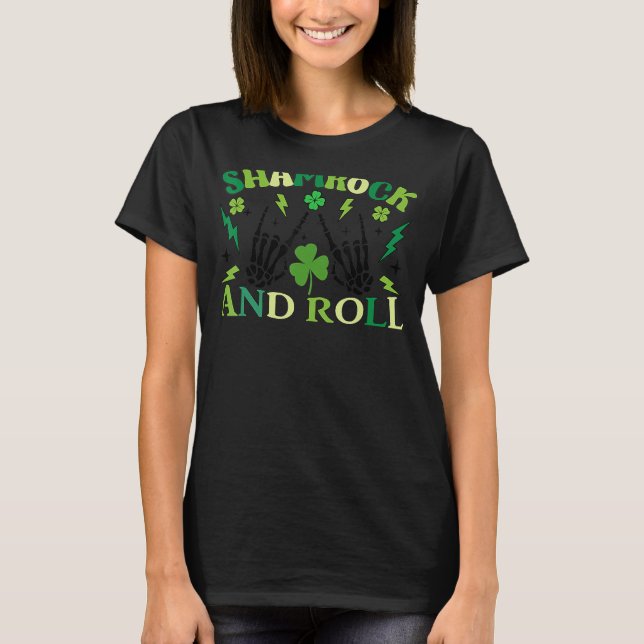Funny Shamrock and Roll Skeleton Händer St Patrick T Shirt (Framsida)