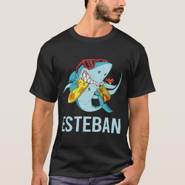 Funny Shark - Esteban Namn T Shirt (Framsida)
