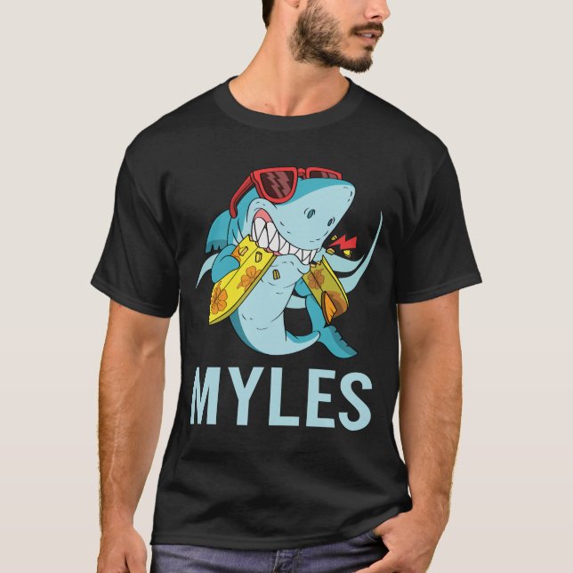 Funny Shark - Myles Namn T Shirt (Framsida)