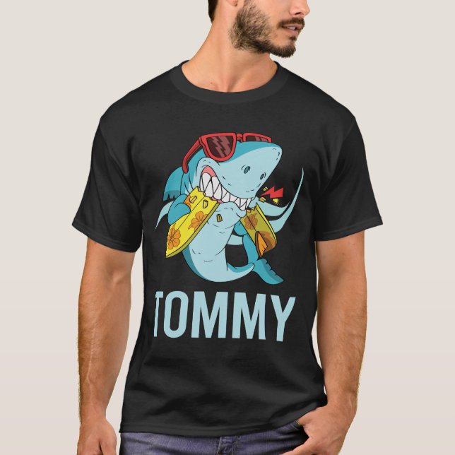 Funny Shark - Tommy Namn T Shirt (Framsida)