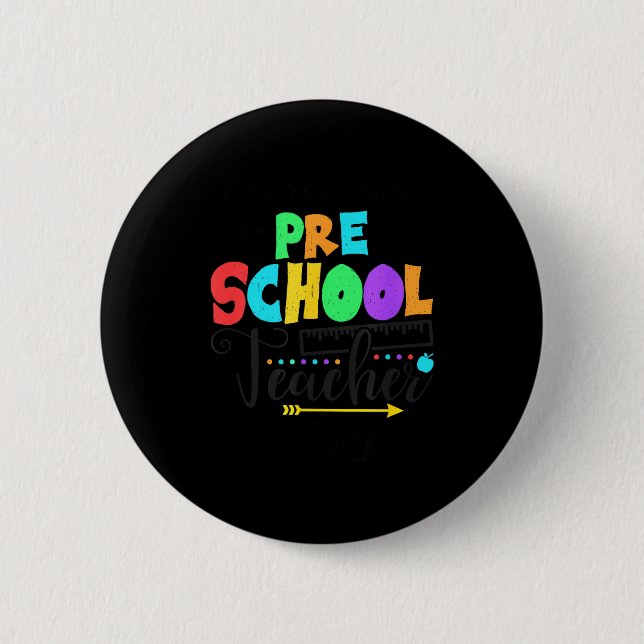 Funny Short School Teacher Quote Saying Pre School Knapp (Framsida)