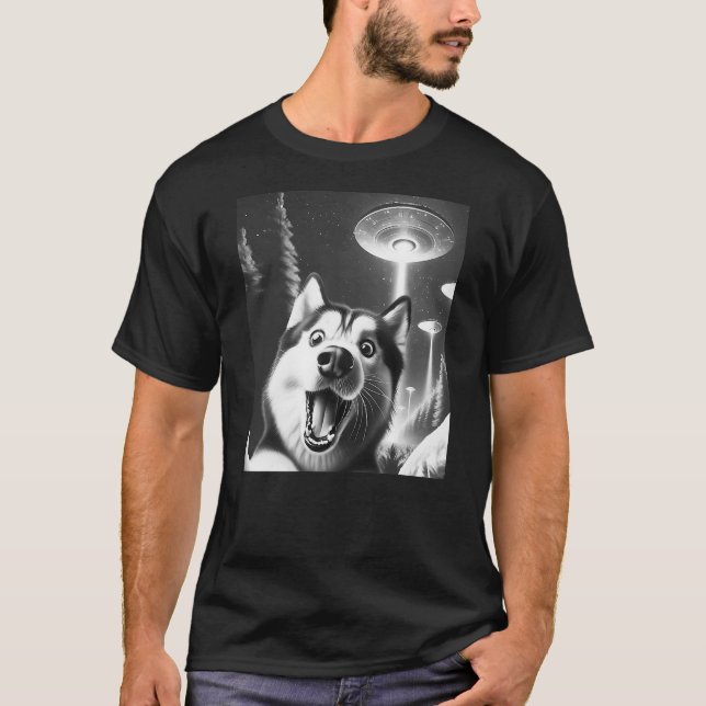 Funny Siberian Husky Alien UFO Taking a Selfie Dog T Shirt (Framsida)