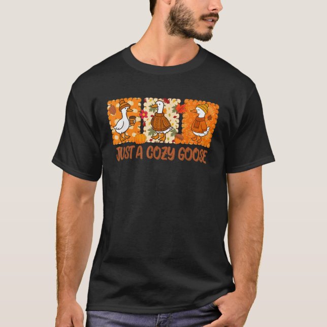 Funny Silly Fall Goose Autumn Just A Cozy Goose Wo T Shirt (Framsida)