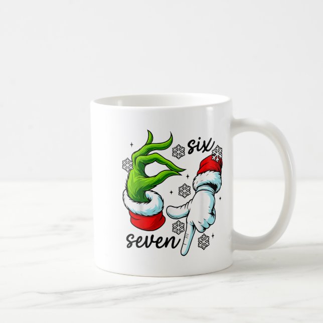 Funny Six Seven 67 Meme 6 7 Christmas Elf Hand Boy Kaffemugg (Höger)