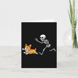 Funny Skeleton Chasing Corgi Halloween Mamma Pet Kort
