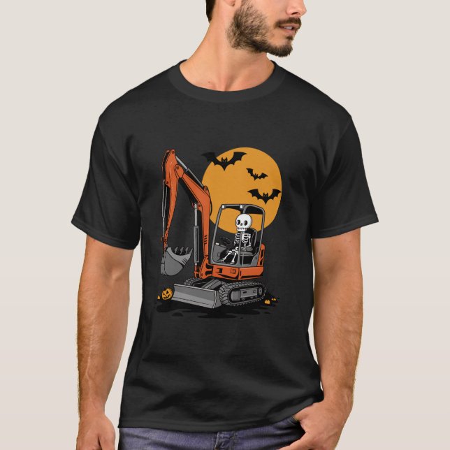 Funny Skeleton Driving Excavator Halloween Constru T Shirt (Framsida)
